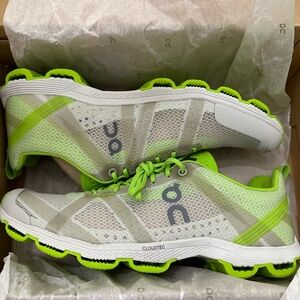 NWT Women’s On Cloud Cloudracer Shoes